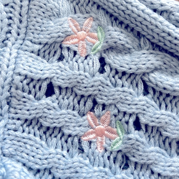 COPY - Sky & Sparrow cropped embroidered sweater - Picture 4 of 5